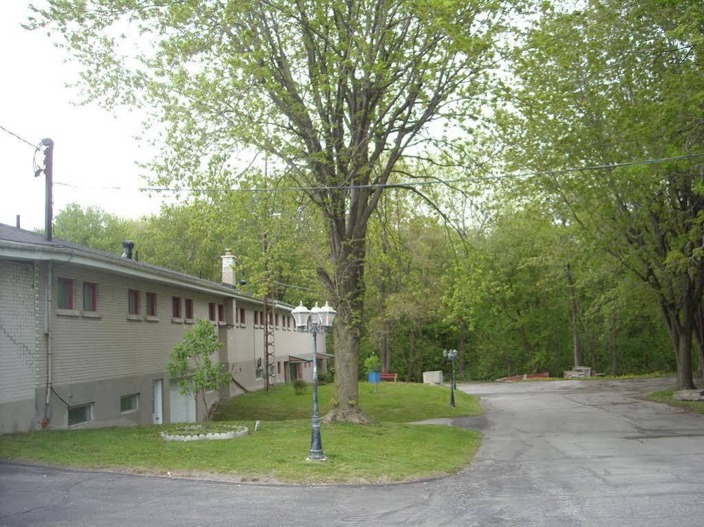 Motel Des Erables Coteau-du-Lac Exterior foto